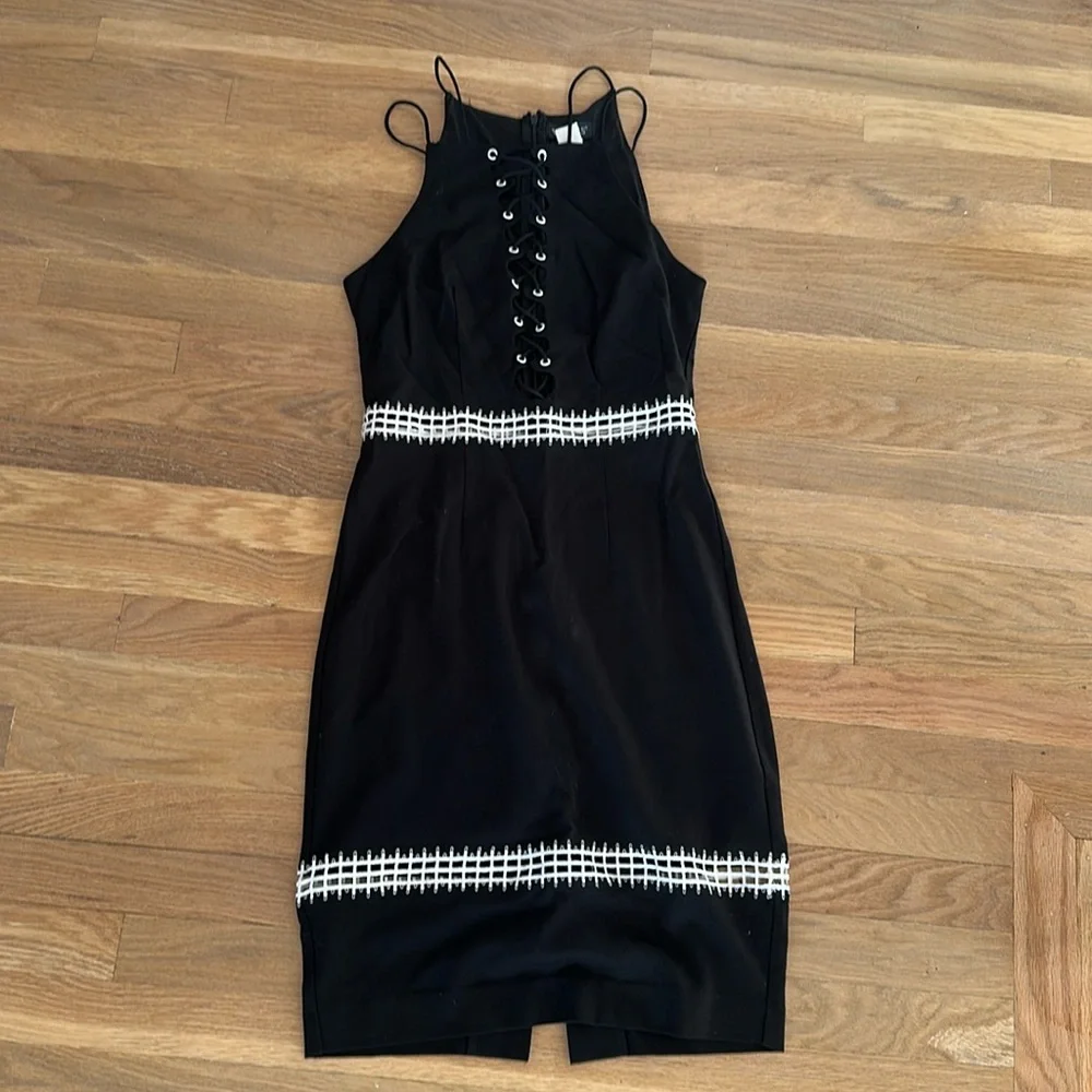 Dress - Picture 1 of 4